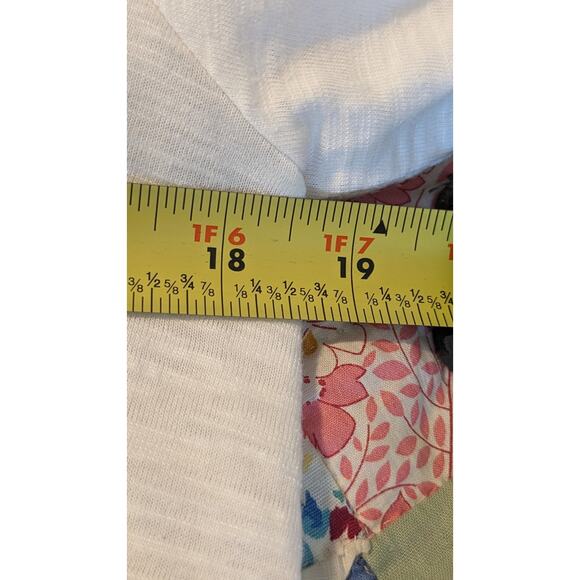 Chico's Sharkbite Hem White V-Neck 'The Ultimate Tee' Chico's Sz 1 (US M) - Picture 7 of 9